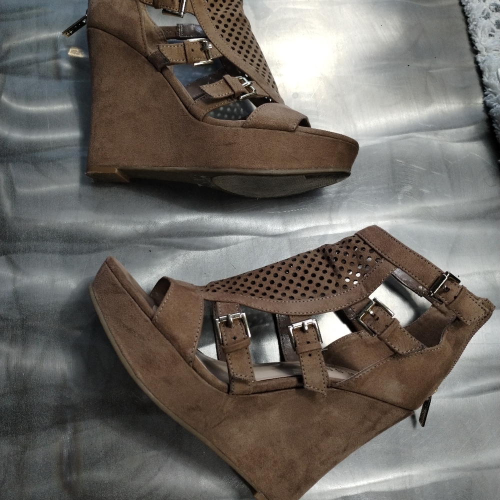Guess Wedges size 8